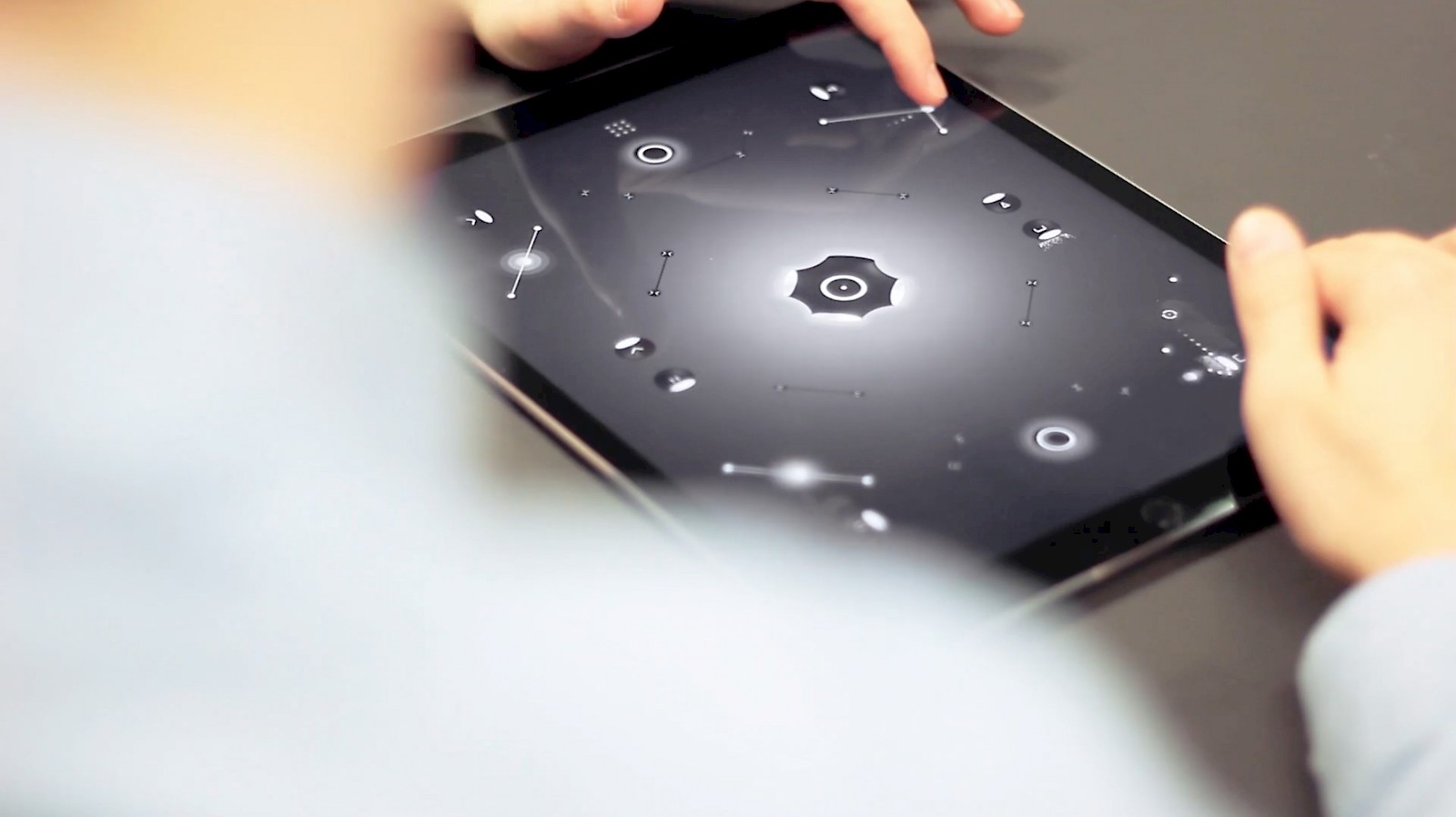 Marco Bach; Tunay Bora. Organism. Bachelorarbeit, ZHdK, 2016