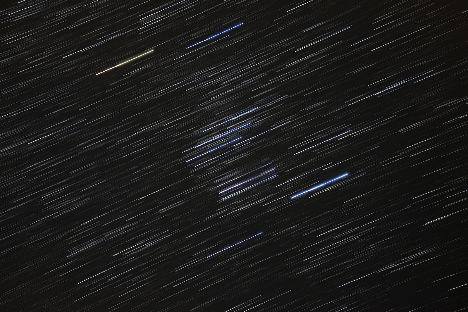 © John Reed. Speed of Light auf Unsplash.