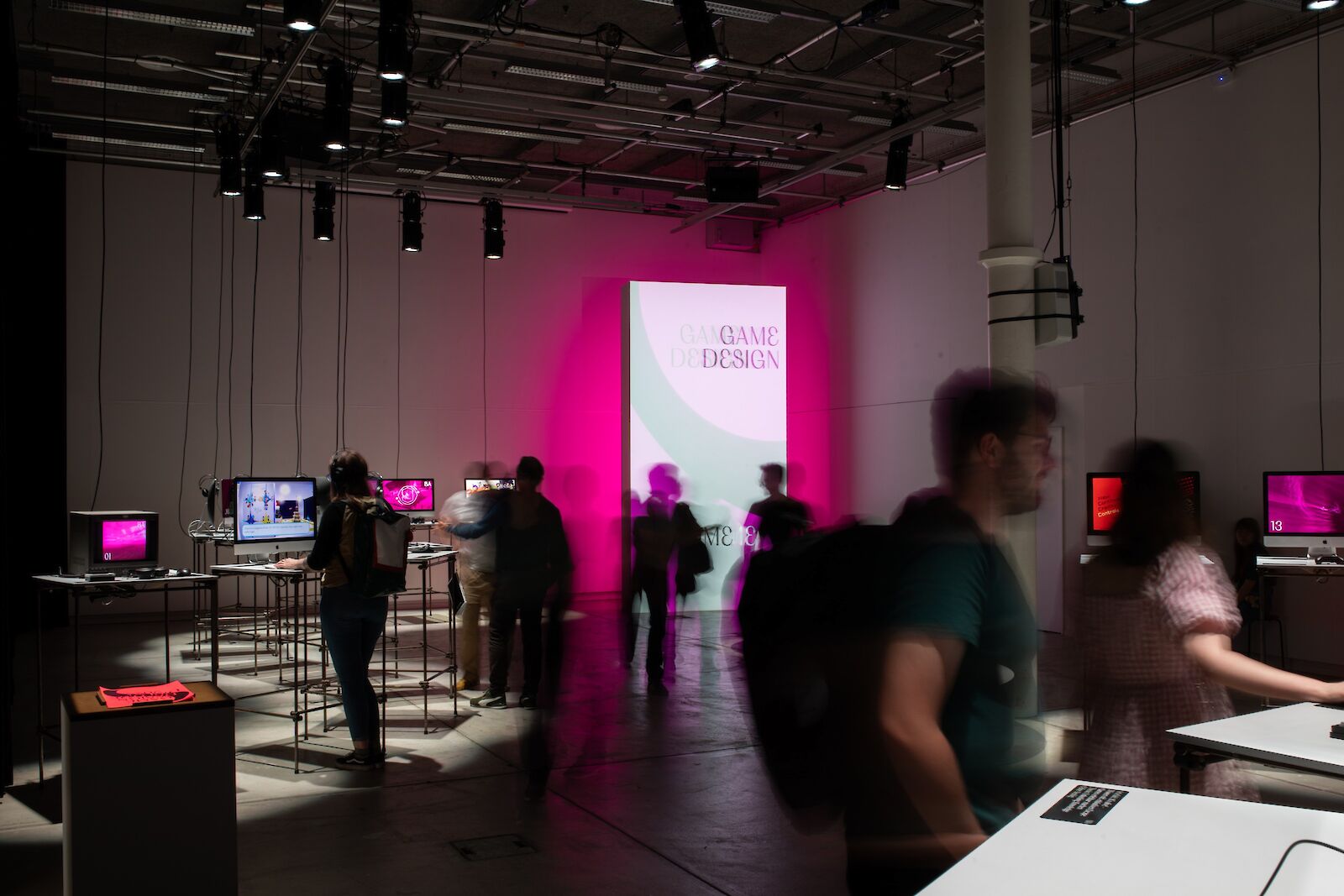 Ausstellungsansicht. Diplomausstellung Game Design 2024. Foto: Charles Roberge Hanil.