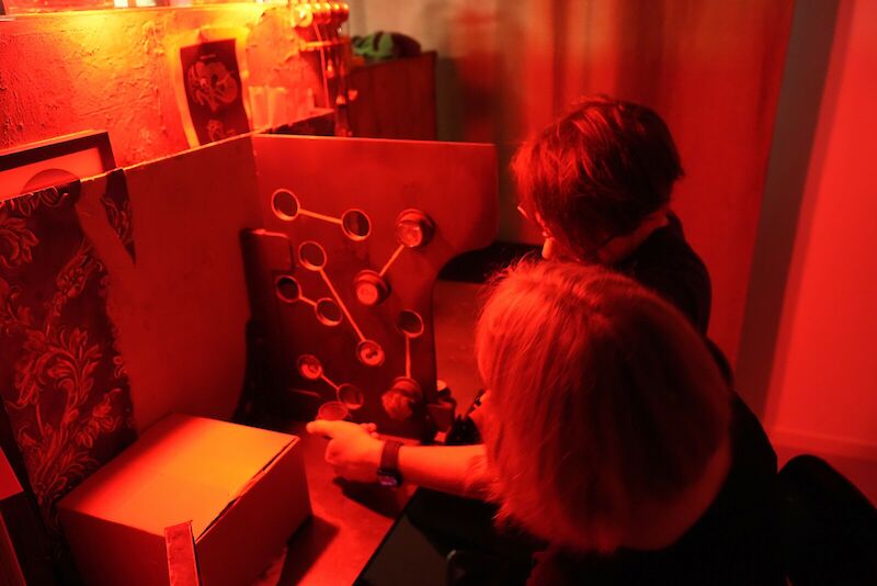 It’s alive! –Making Knowledge Tangible through Educational Escape Games